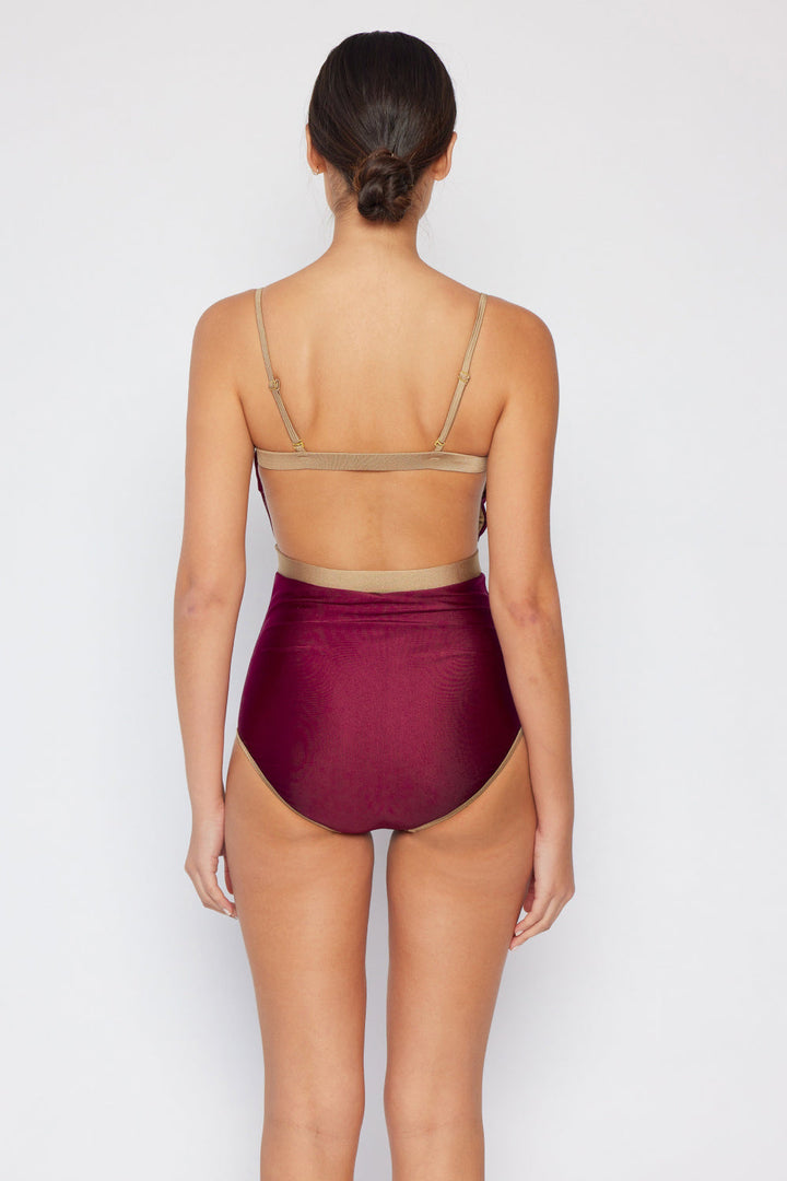 Stilla | West Swim Wave Break Contrast Trim One-piece I Vin