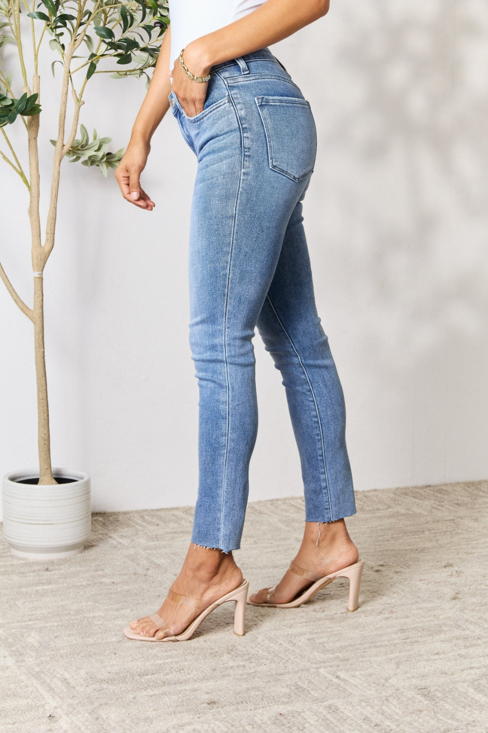 Stilla | Raw Hem Skinny Jeans