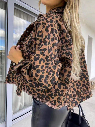 Stilla | Jeansjakke Med Rå Kant og Leopardkrave