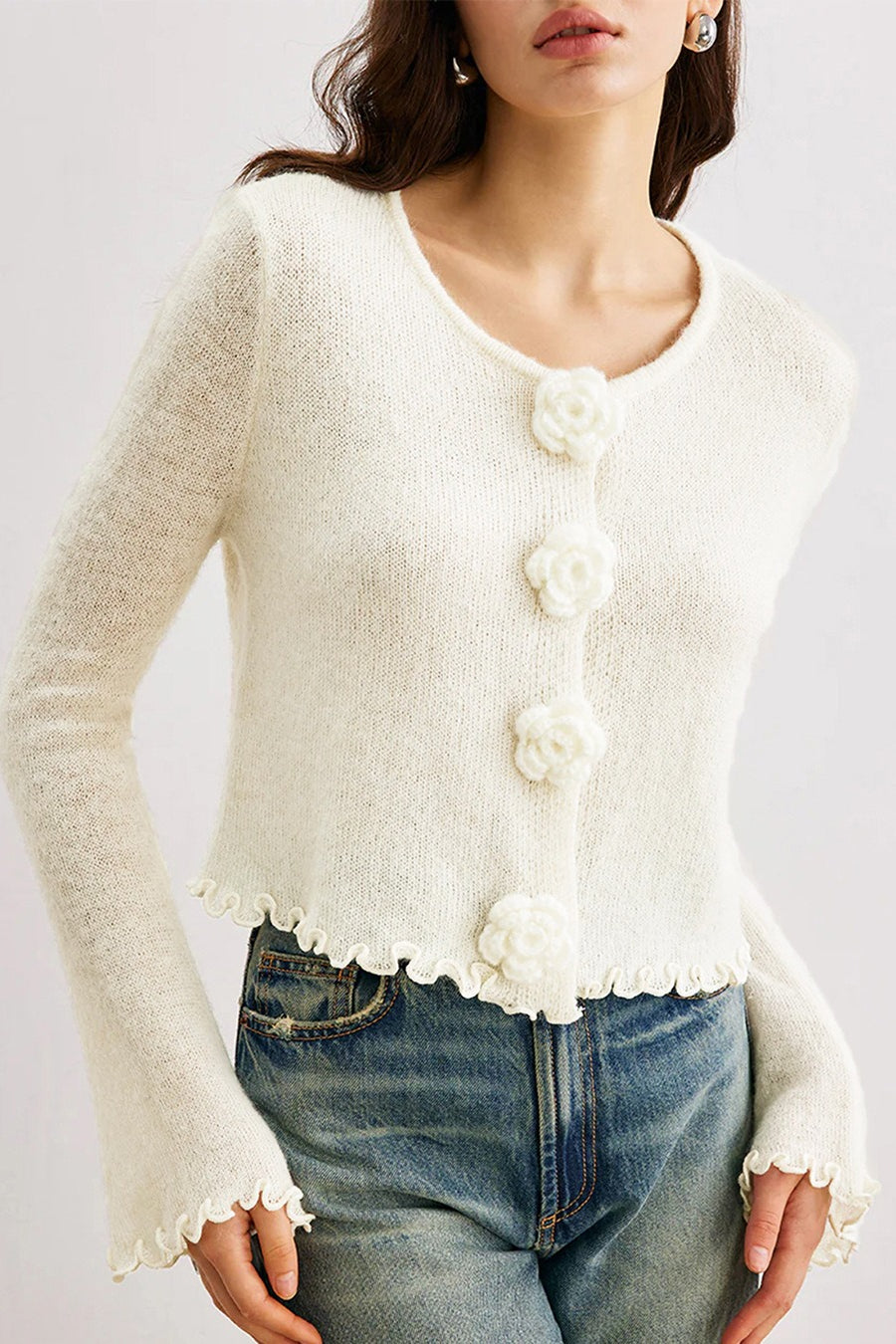 Stilla | Slim, Floral Strik Cardigan med Flæser