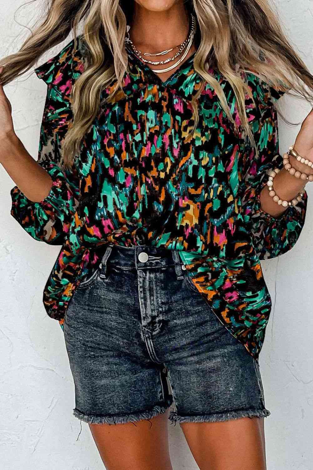 Stilla | Nochted Neck Ruffled Bluse