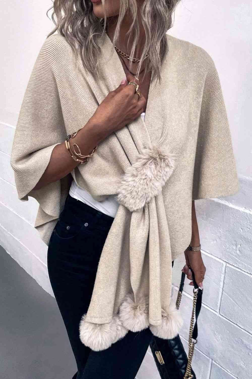 Stilla | Hals Pom-pom Trim Poncho