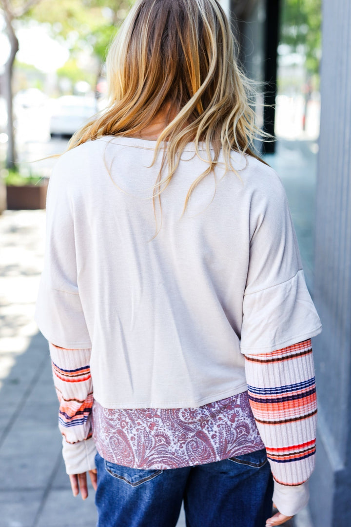 Stilla | Boho Energy Top i fiskebensmønster i taupe og kasmir Twofer