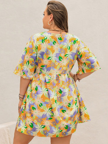 Stilla | Plus Size Trykt V-Hals Halv Ærme Mini Kjole