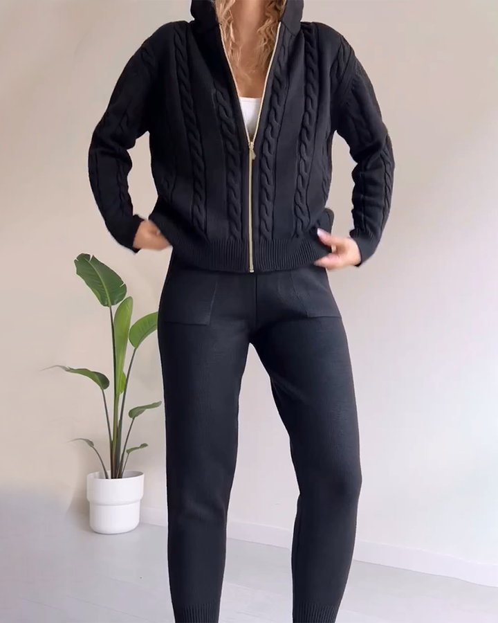 Stilla | Casual Jacquard Cardigan Sæt med Twist Design