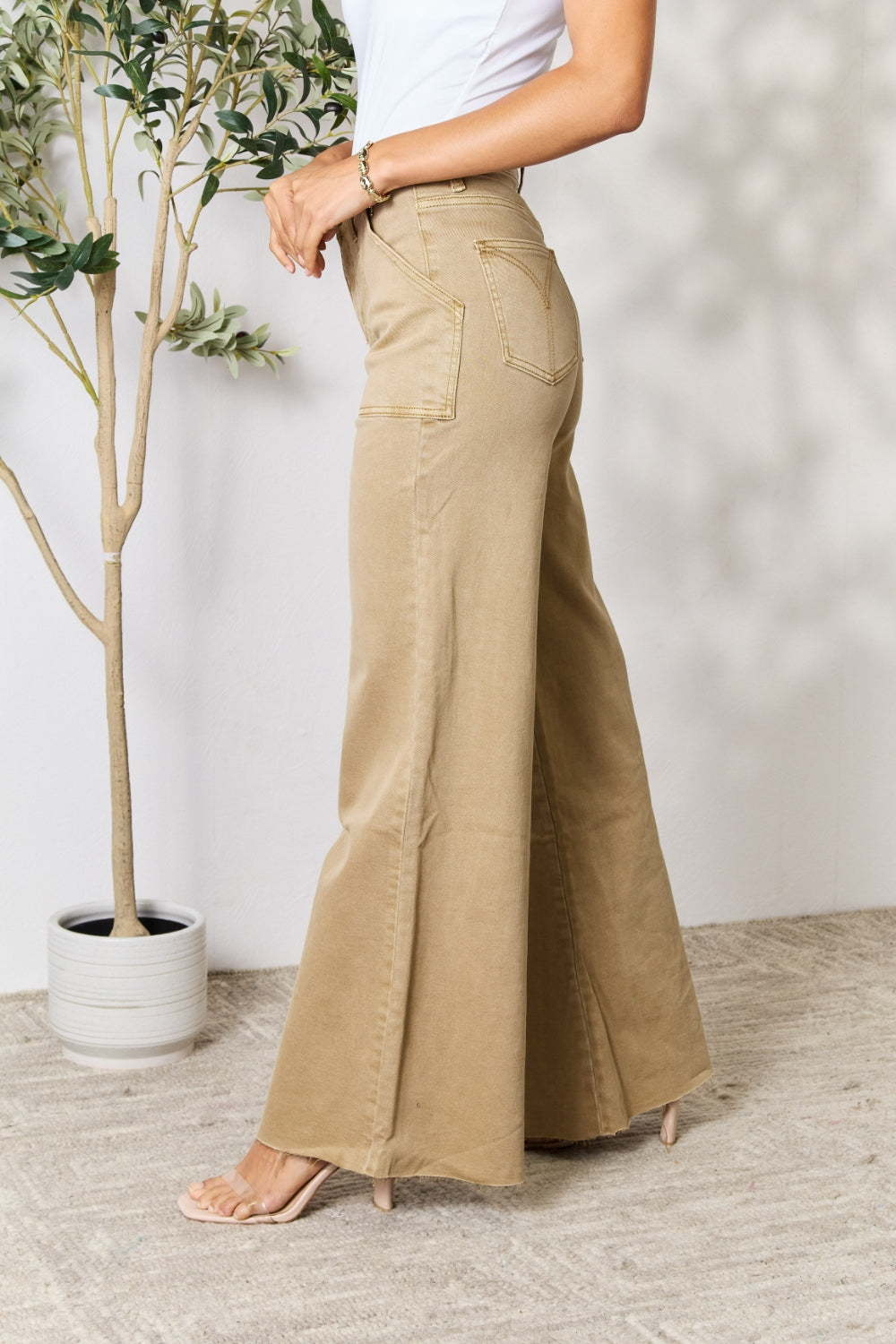 Stilla | Raw Hem Wide Leg Jeans