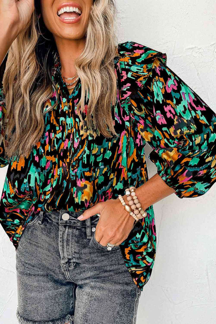 Stilla | Nochted Neck Ruffled Bluse