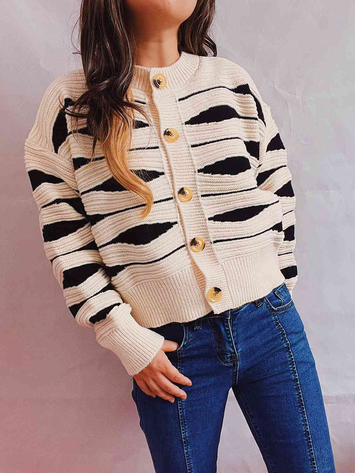 Stilla | Block Knap Front Cardigan