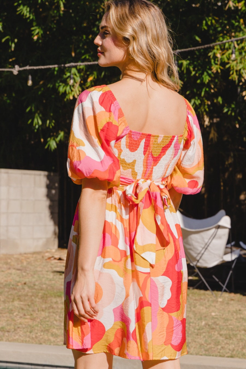 Stilla | Full Size Printed Tied Back Korte Ærmer Mini Kjole