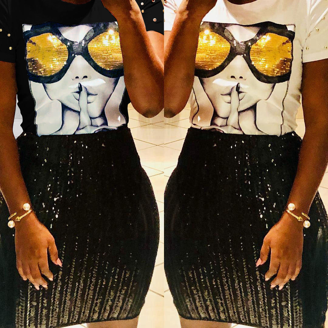 Dame Glamourøst T-Shirt med glimmermotiv og modiske detaljer Stilla