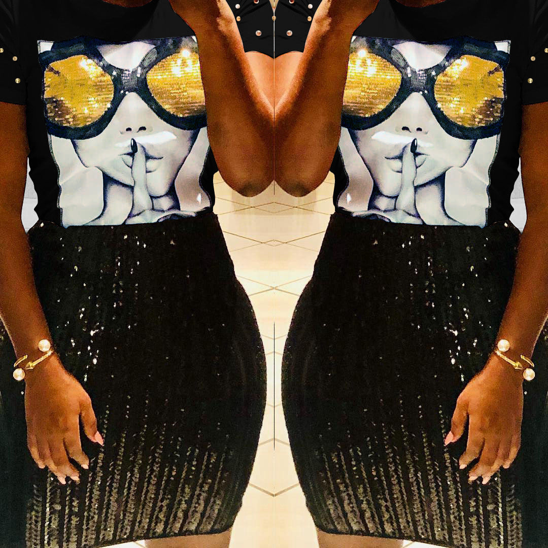 Dame Glamourøst T-Shirt med glimmermotiv og modiske detaljer Stilla