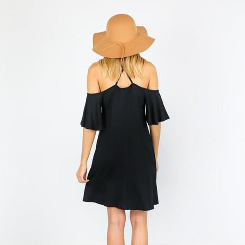 Kvinders sommerkjole med off-the-shoulder look og flydende snit