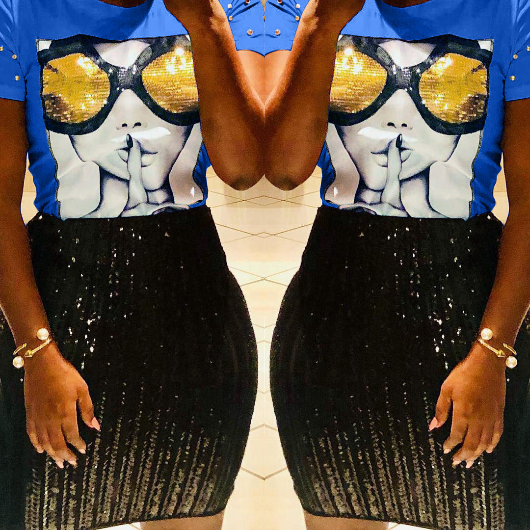 Dame Glamourøst T-Shirt med glimmermotiv og modiske detaljer Stilla