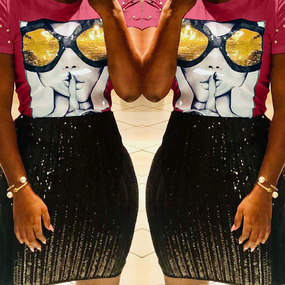 Dame Glamourøst T-Shirt med glimmermotiv og modiske detaljer Stilla