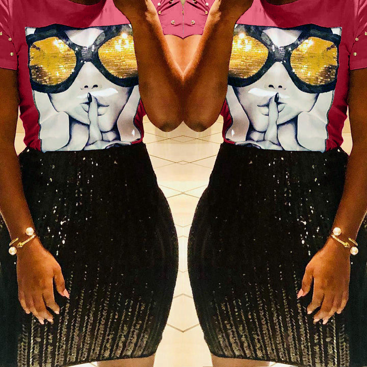 Dame Glamourøst T-Shirt med glimmermotiv og modiske detaljer Stilla