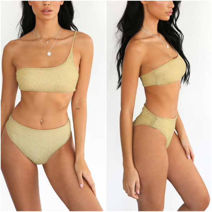 Damebikini med asymmetrisk overdel og glimrende accenter Stilla
