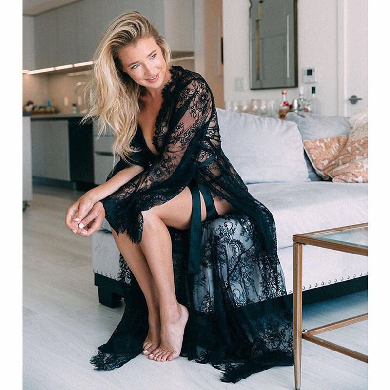 Dame spids kimono med elegante hæklemønstre og svajende kant Skovae