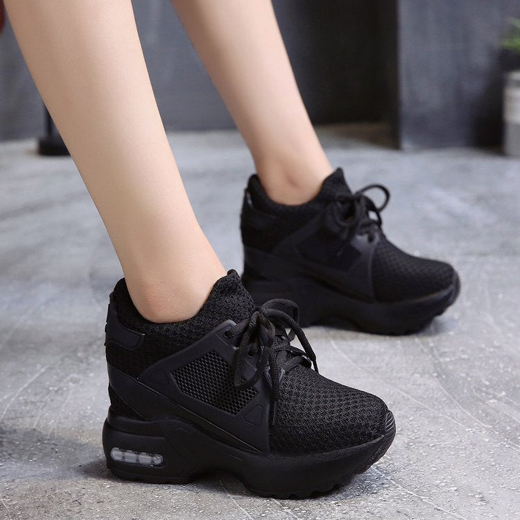 Dame fashionable luft hul sneakers med høj komfortniveau og skridsikker sål Stilla