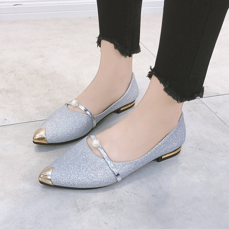 Damer nan elegante glitrende slippers med spids metalhætte, perlebesat spænde og flad hæl Skovae