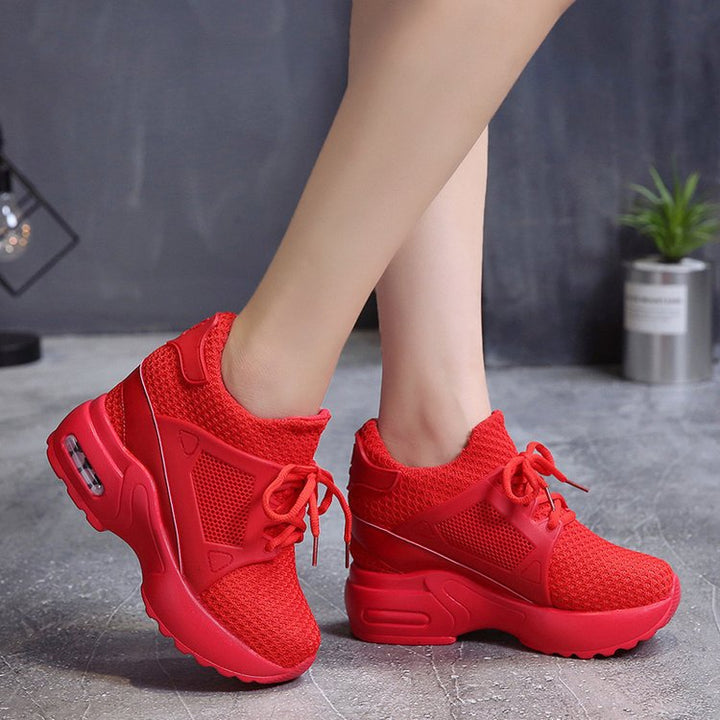 Dame fashionable luft hul sneakers med høj komfortniveau og skridsikker sål Stilla