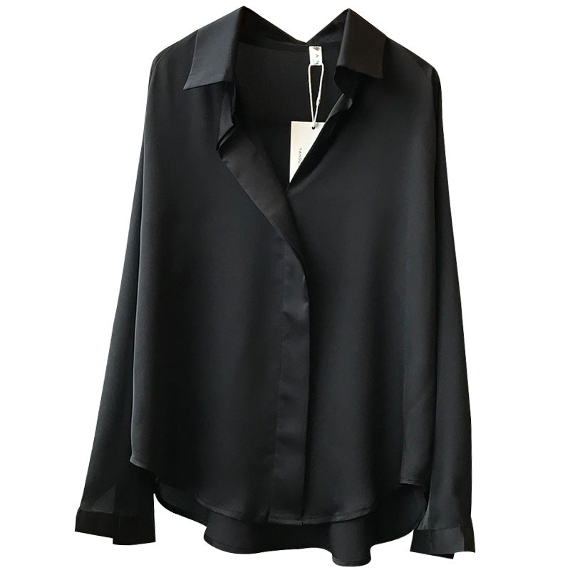 Dame glat satinbluse med elegant oversized pasform og let glans Stilla
