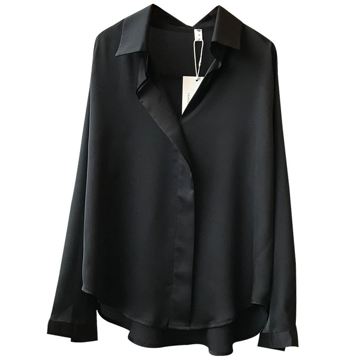 Dame glat satinbluse med elegant oversized pasform og let glans Stilla