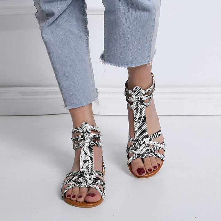 Dame komfortable sommer-sandaler med fortvivlet remdesign og farverige accenter Stilla