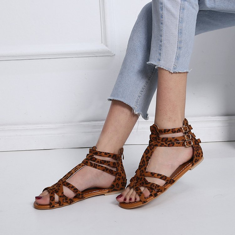 Dame komfortable sommer-sandaler med fortvivlet remdesign og farverige accenter Stilla