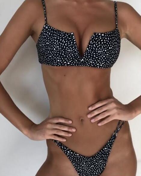 Dame højskåret bikini med raffineret ribdesign Skovae