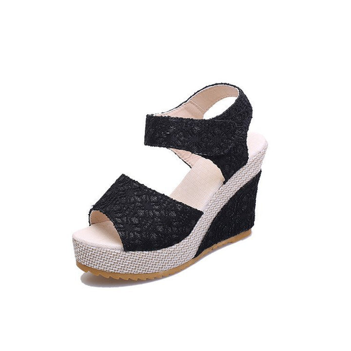 Dame nan sommerlige kilehæle sandaler med bast sål og justerbar velcro lukning Skovae