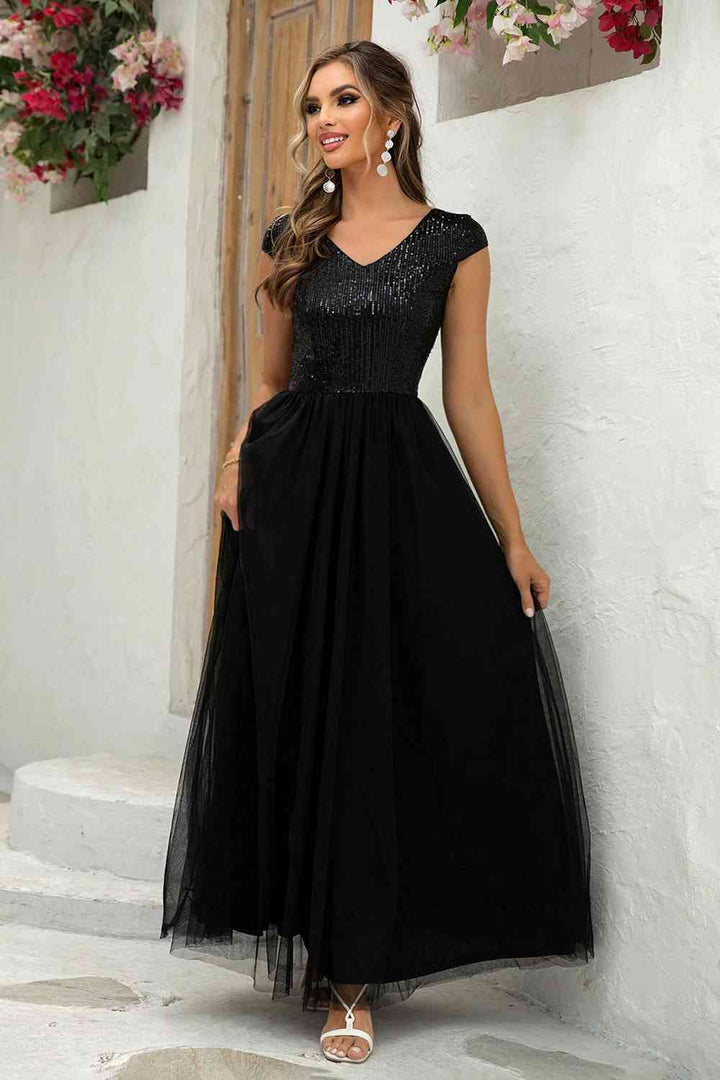 Stilla | V-hals Mesh Maxi Kjole