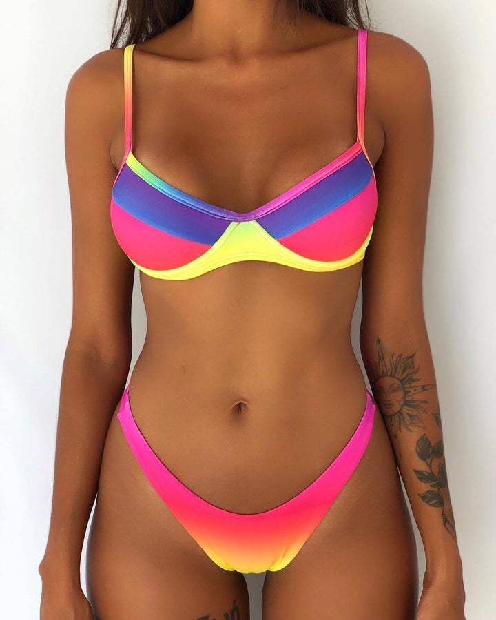Dame bikini-sæt med innovativt design og trendy farveforløb Stilla