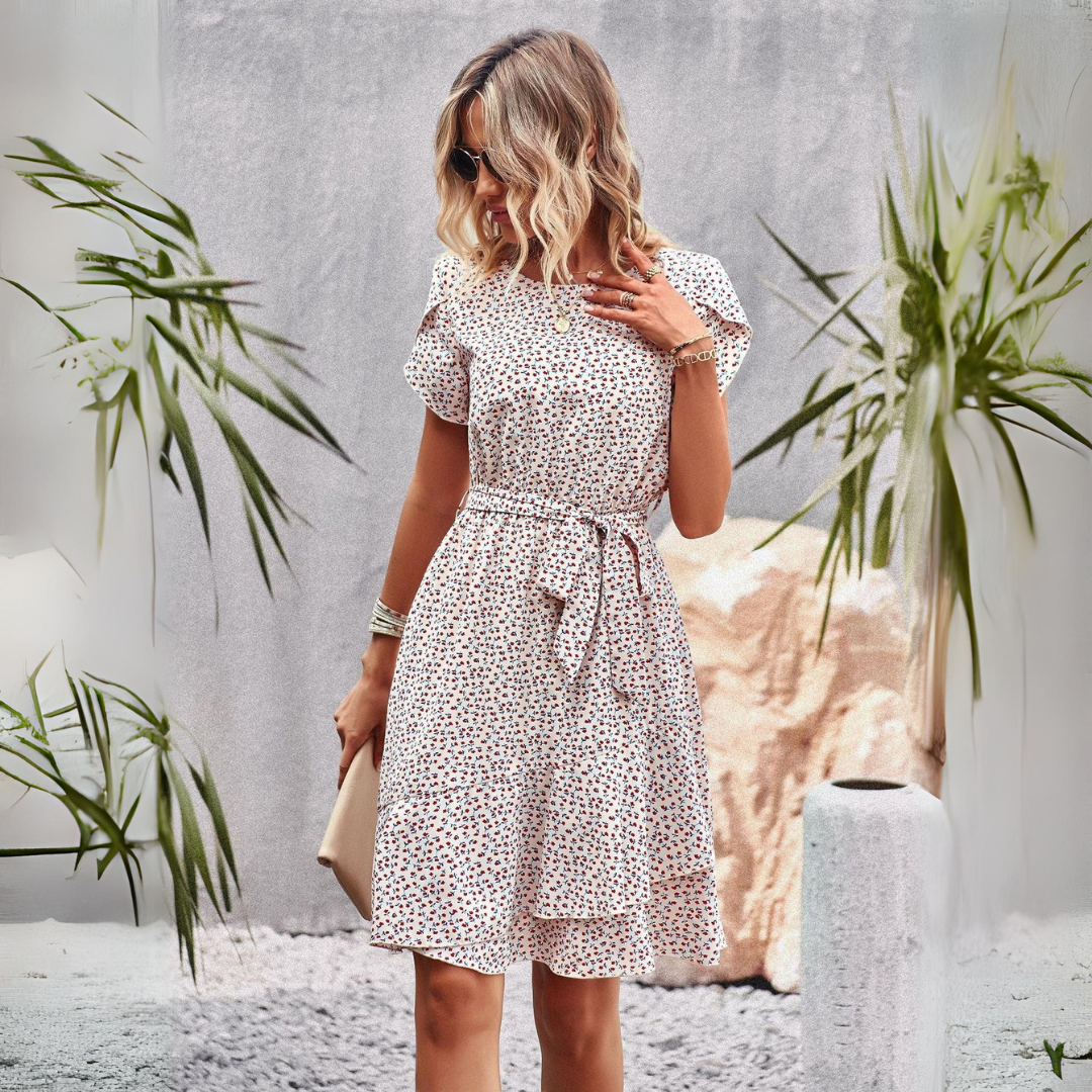 Stilla | Trendy Kjole med Flatterende Linning Shulz
