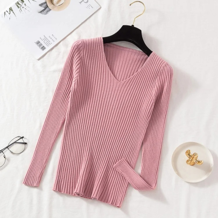 Stilla | Slim-fit-uppe med rib-v-udskæring til et smart look