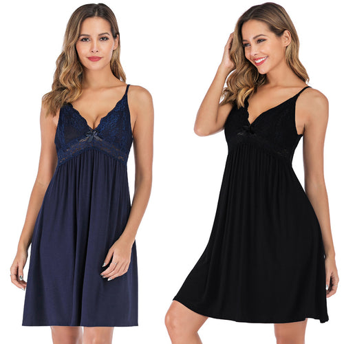 Dame natkjole med spidsdetaljer og justerbare stropper Stilla
