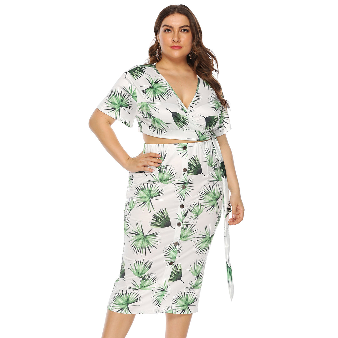 Dame elegant sommer-outfit med floral print og moderigtigt omslagdetail Skovae