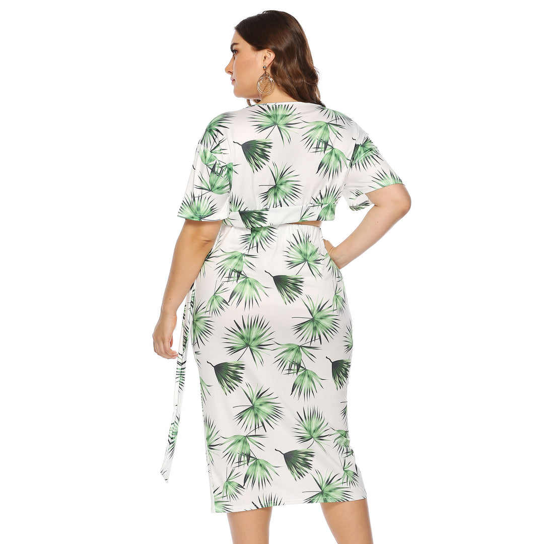 Dame elegant sommer-outfit med floral print og moderigtigt omslagdetail Skovae