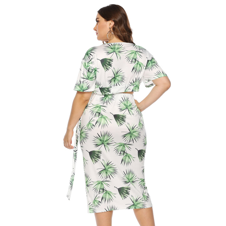 Dame elegant sommer-outfit med floral print og moderigtigt omslagdetail Skovae