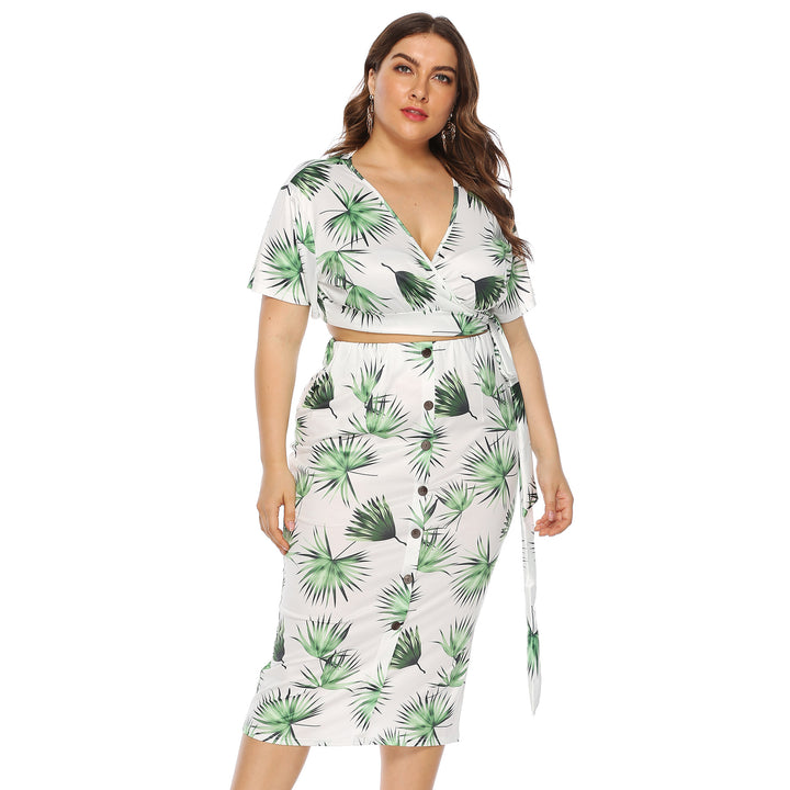 Dame elegant sommer-outfit med floral print og moderigtigt omslagdetail Skovae