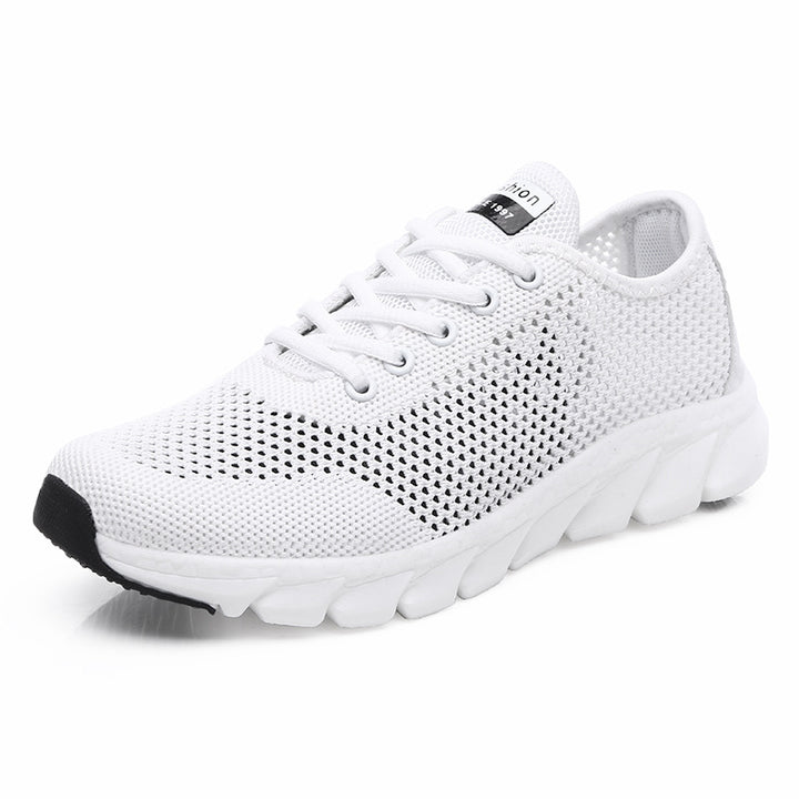 Dame nan lette netværks fritidssneakers med perforeret overdel og fleksibel bølgeløbs sål Skovae