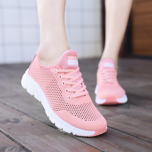 Dame nan lette netværks fritidssneakers med perforeret overdel og fleksibel bølgeløbs sål Skovae