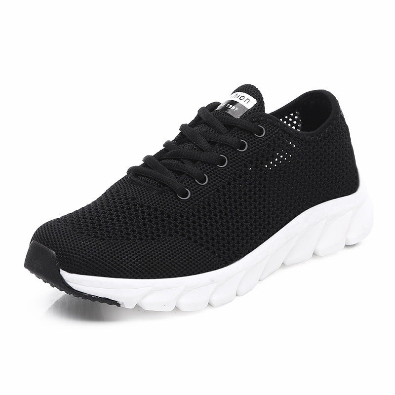 Dame nan lette netværks fritidssneakers med perforeret overdel og fleksibel bølgeløbs sål Skovae