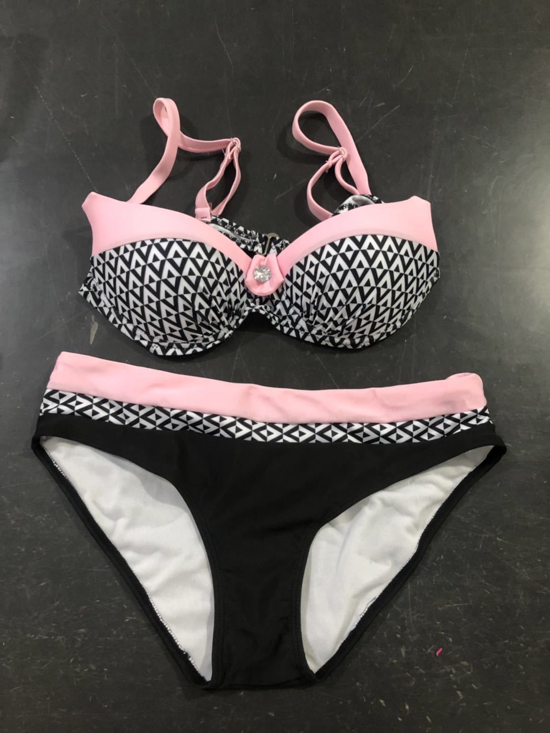 Dame bikini sæt med formende top og moderne stribemønster Skovae