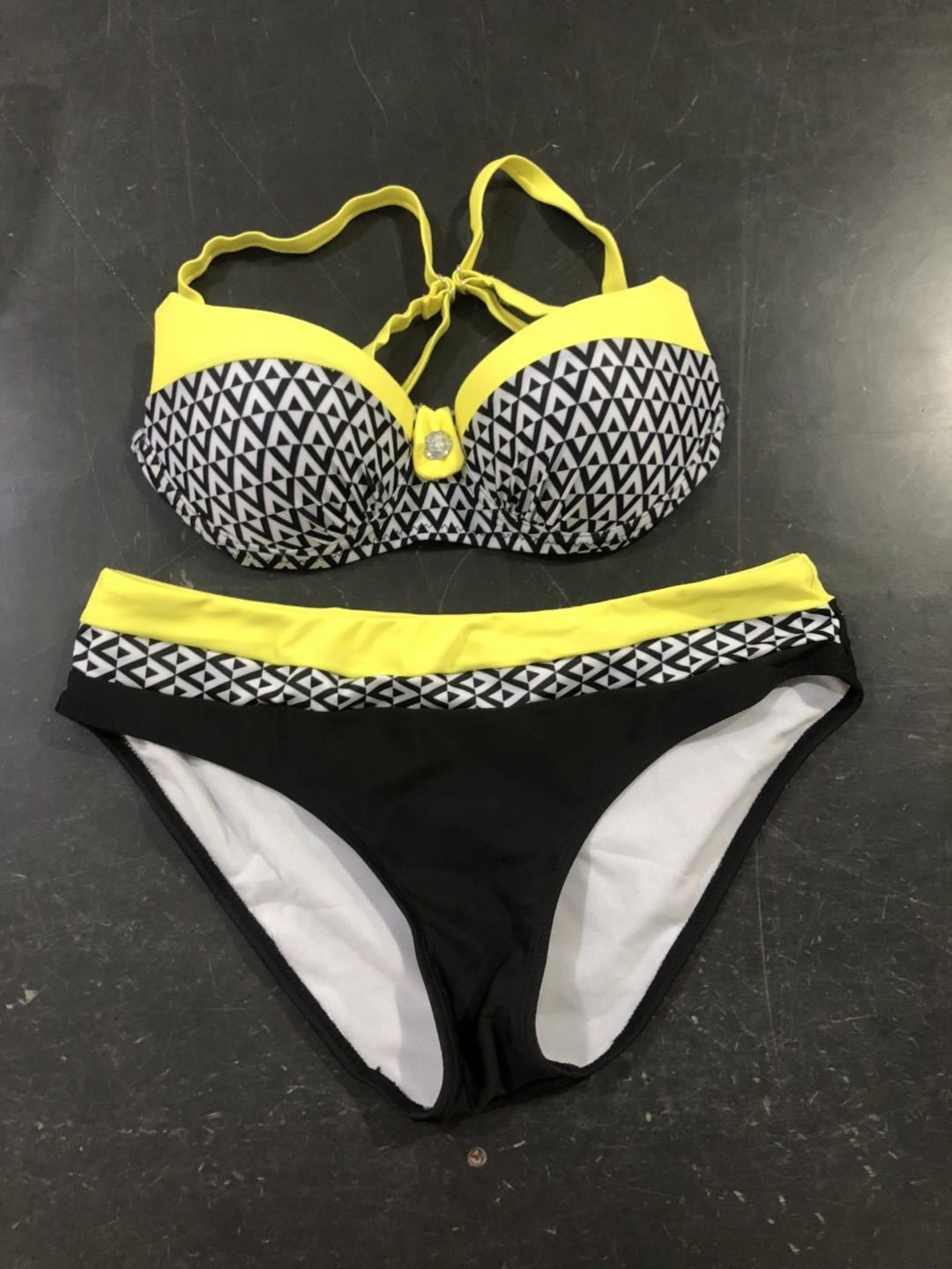 Dame bikini sæt med formende top og moderne stribemønster Skovae