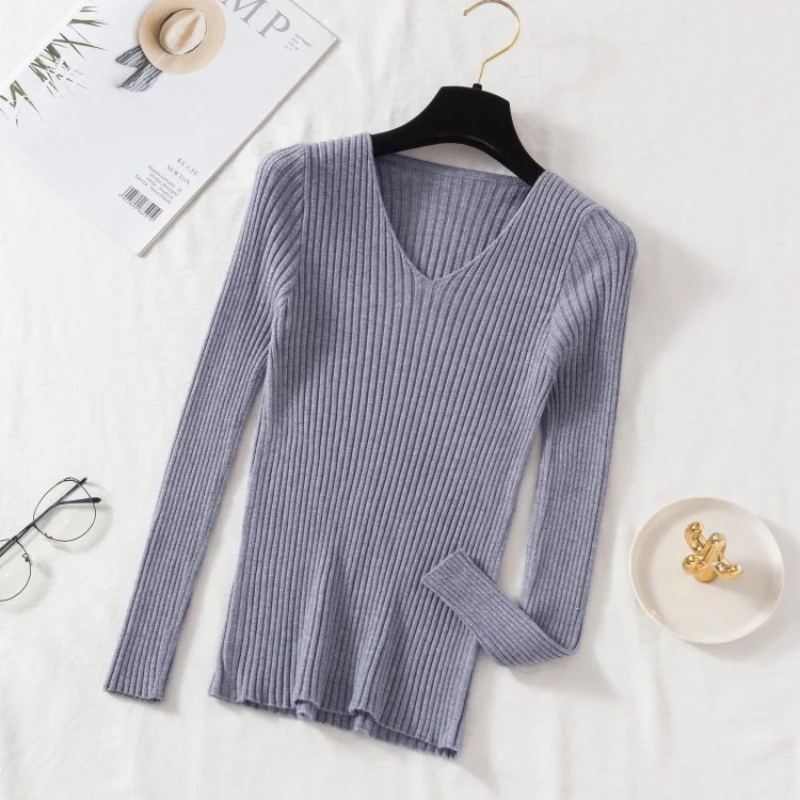Stilla | Slim-fit-uppe med rib-v-udskæring til et smart look