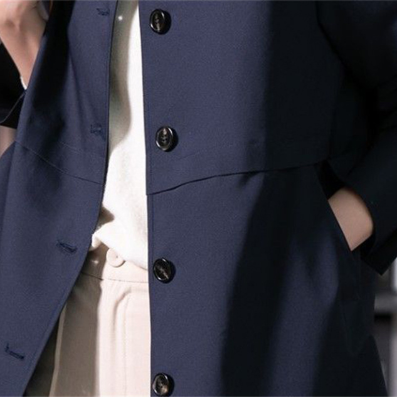 Skovae | Klassisk trenchcoat til damer, enkelt bundet, figursyet dames frakke
