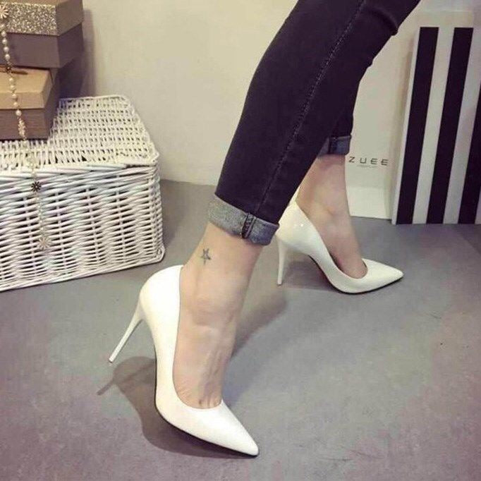 Dame Elegant Højglans-Pumps med smal Silhuet og komfortabelt Inderlag Stilla