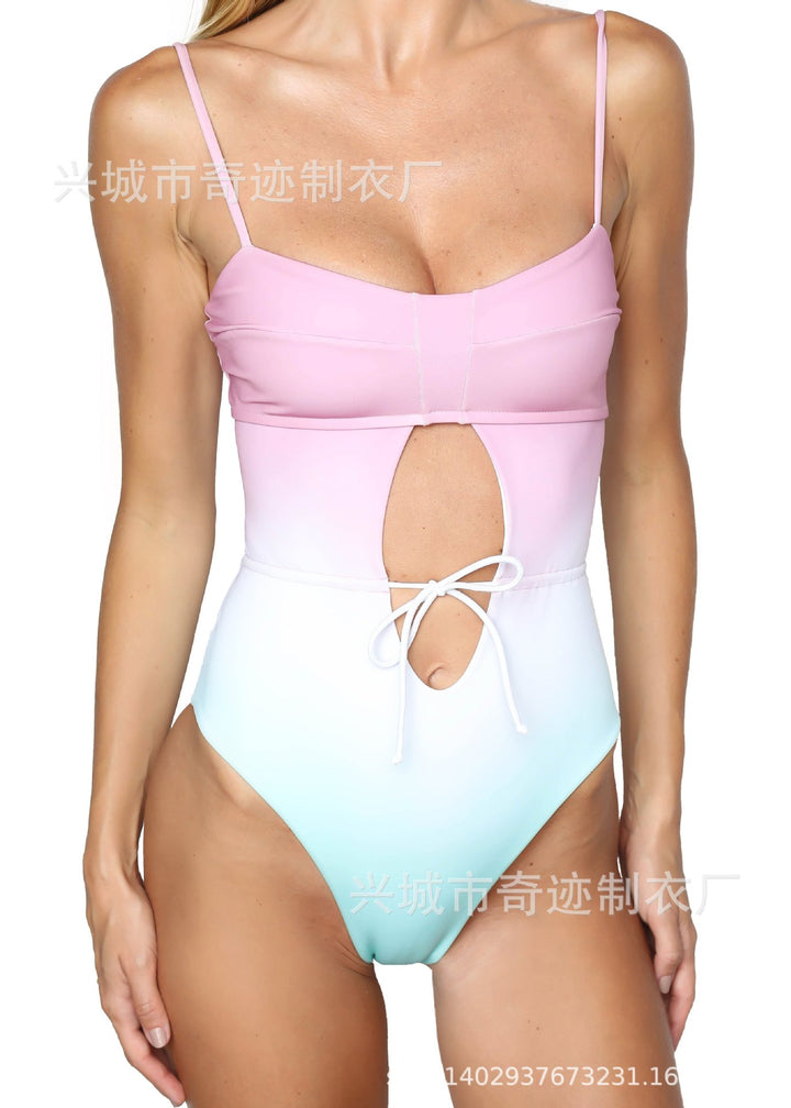 Dame one-piece badedragt med trendy cut-out-design og feminine snøre detaljer Stilla