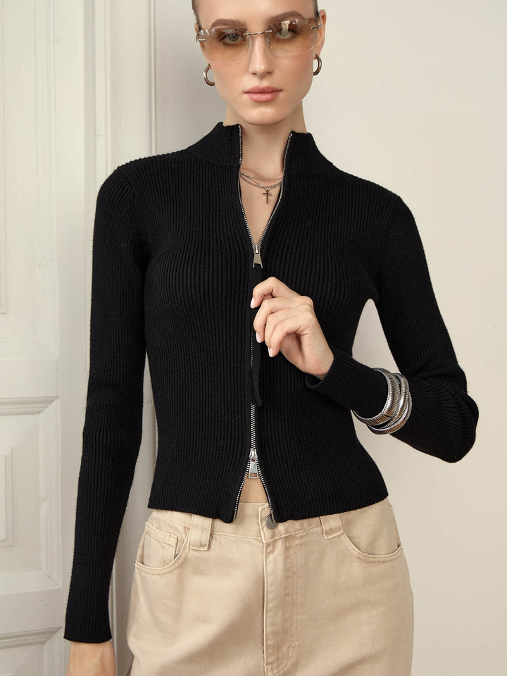 Stilla | Komfortabel Ribbet Striktrøje med Høj Lynlås Detalje