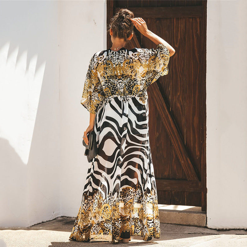 Dame strandkimono med livligt mønsterblanding og elegant snit Stilla